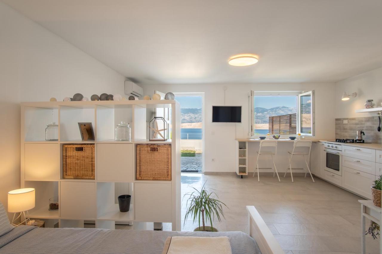 A White Cliffside Studio Đảo Pag Ngoại thất bức ảnh