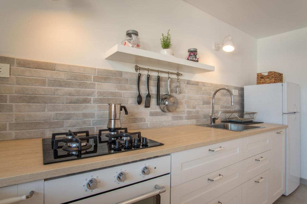A White Cliffside Studio Đảo Pag Ngoại thất bức ảnh