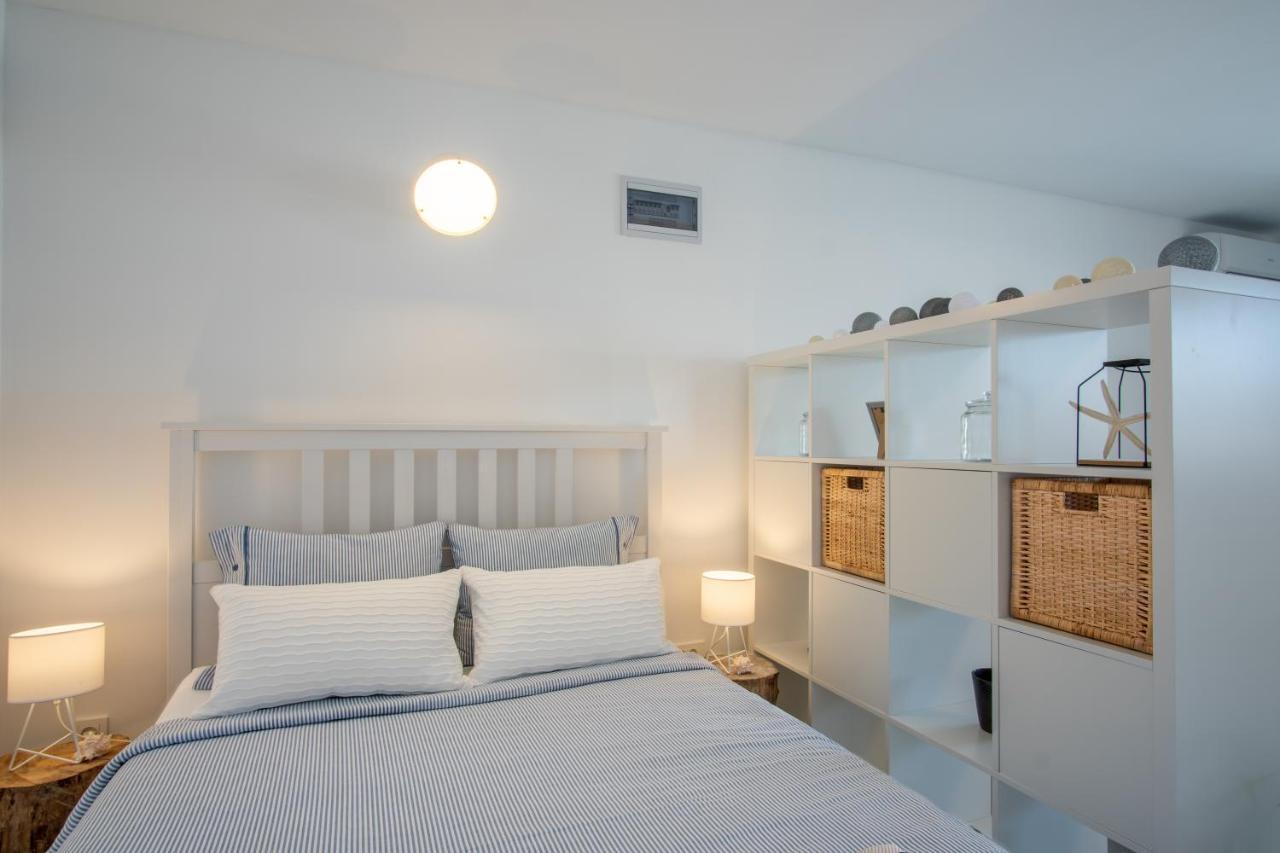 A White Cliffside Studio Đảo Pag Ngoại thất bức ảnh