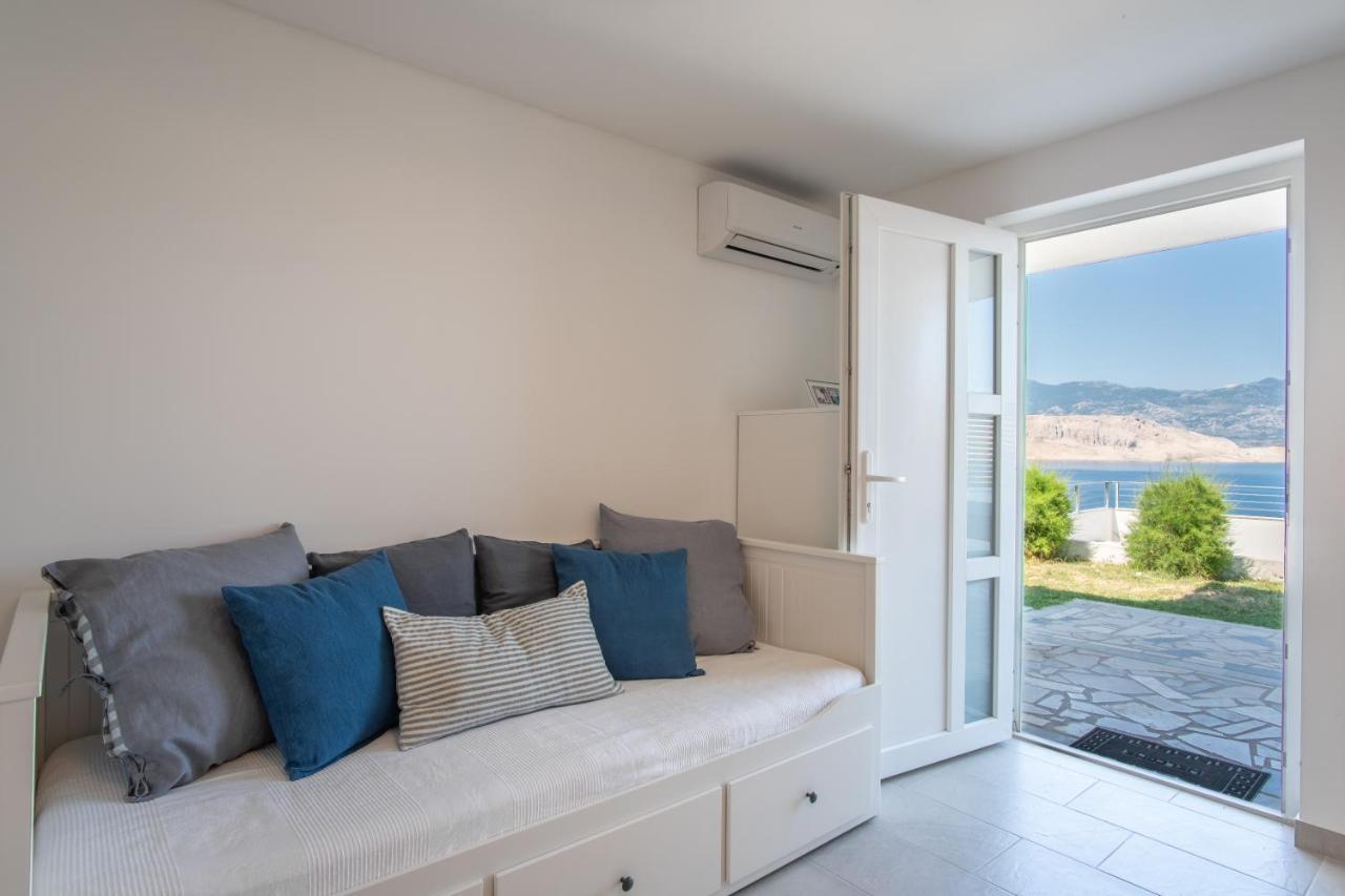 A White Cliffside Studio Đảo Pag Ngoại thất bức ảnh
