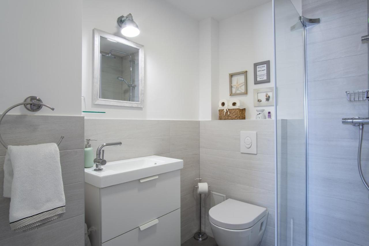 A White Cliffside Studio Đảo Pag Ngoại thất bức ảnh